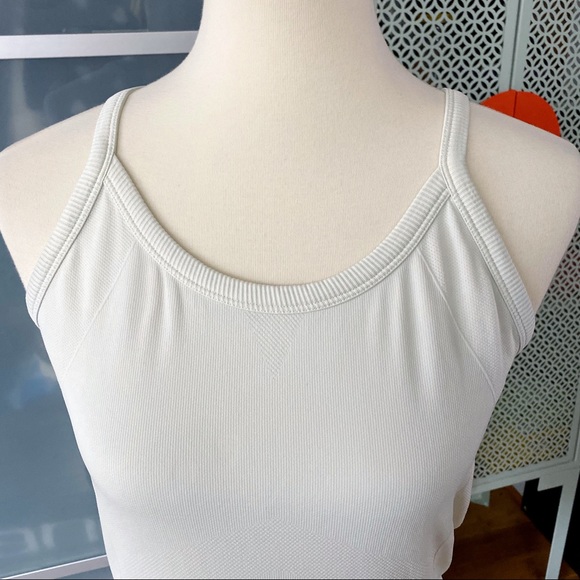 Oiselle Wazelle Seamless Running Tank Top in Sage - Picture 3 of 6